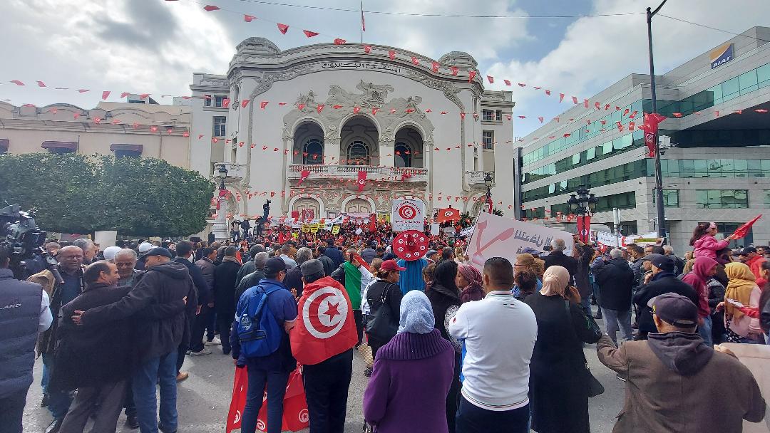 رغم "انقسامهم" في شارع بورقيبة..  أنصار سعيد يرفعون نفس الشعارات.. وينددون بالتدخل الخارجي